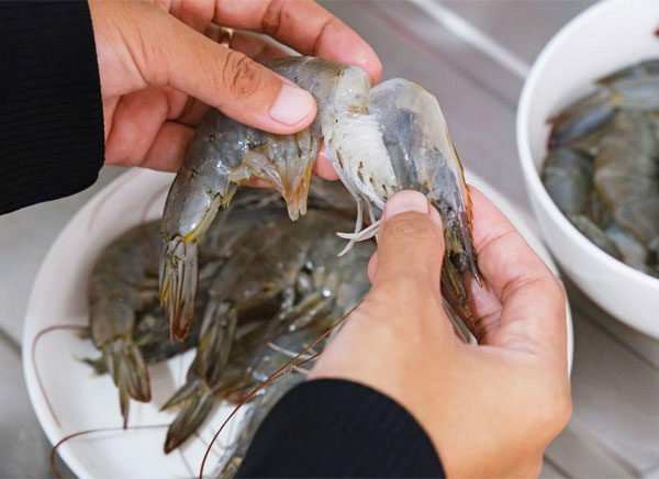 vo-tom-khong-chua-nhieu-canxi-nhu-chung-ta-lam-tuong